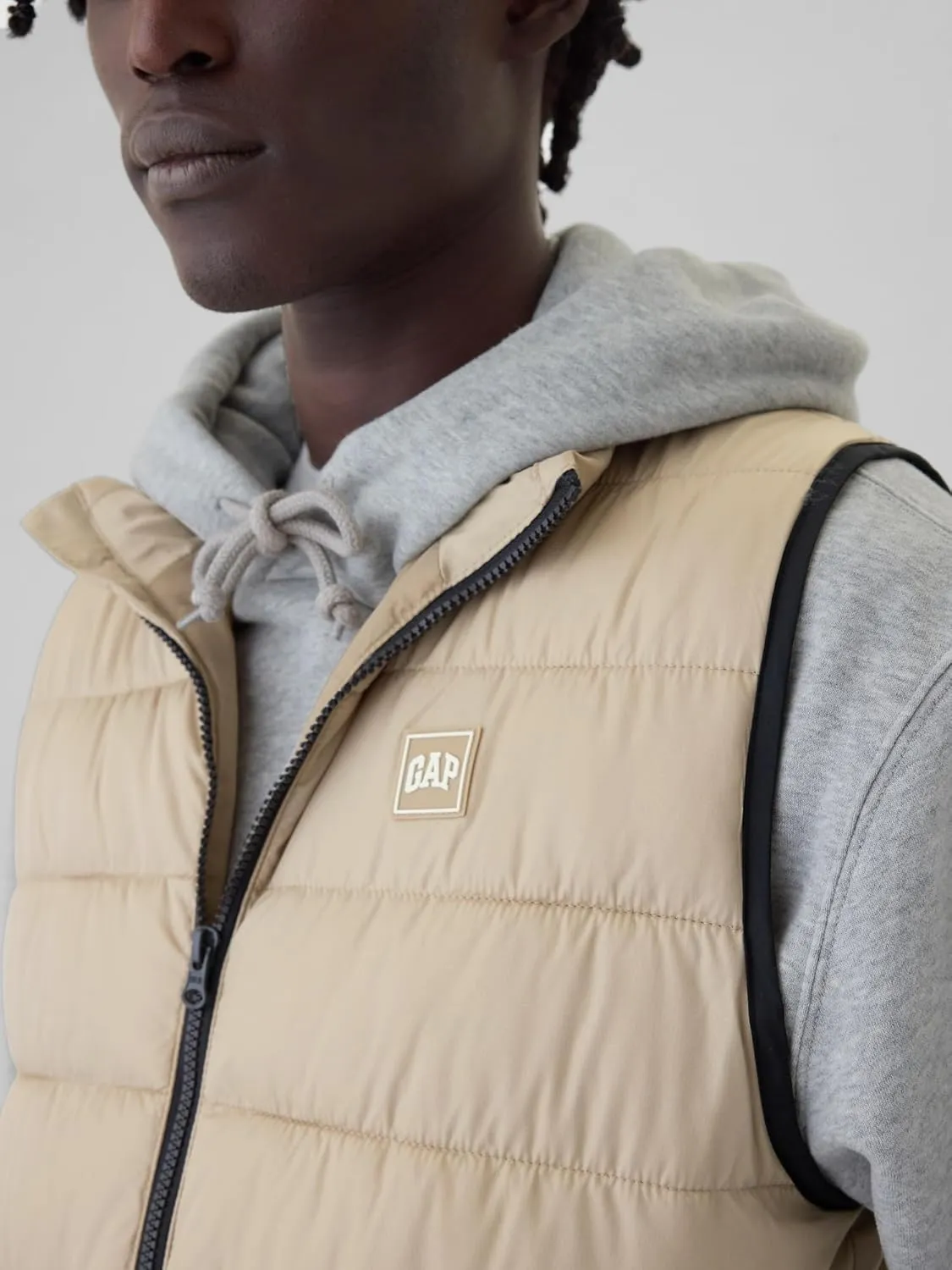 GAP Men's Logo Lightweight Puffer Vest