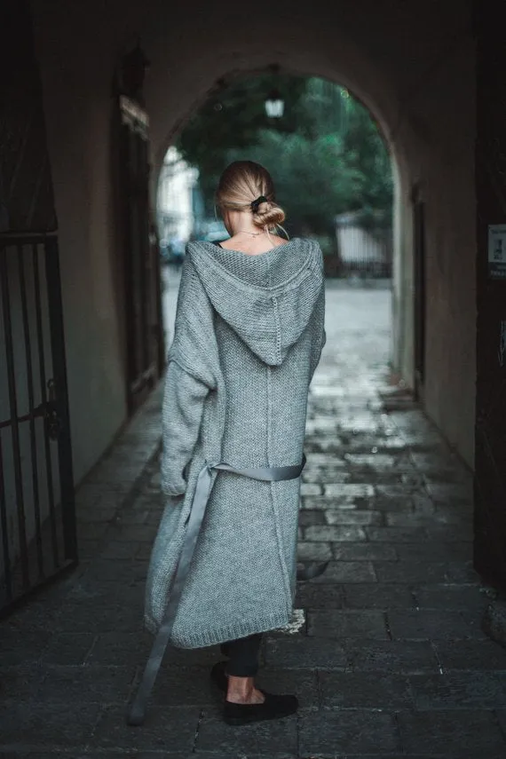 “Shelter” – Chunky Alpaca Wool Cardigan With Hood | VÉJA