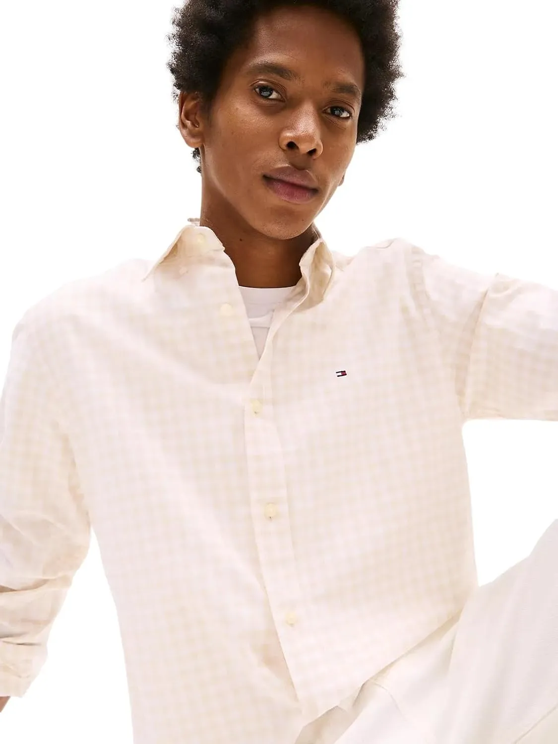 Tommy Hilfiger Men's Signature Long Sleeve Casual Button Down Shirt in Regular Fit 2025 Collection